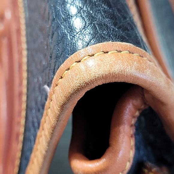 Dooney & Bourke Big Duck Bag. - Picture 11 of 13